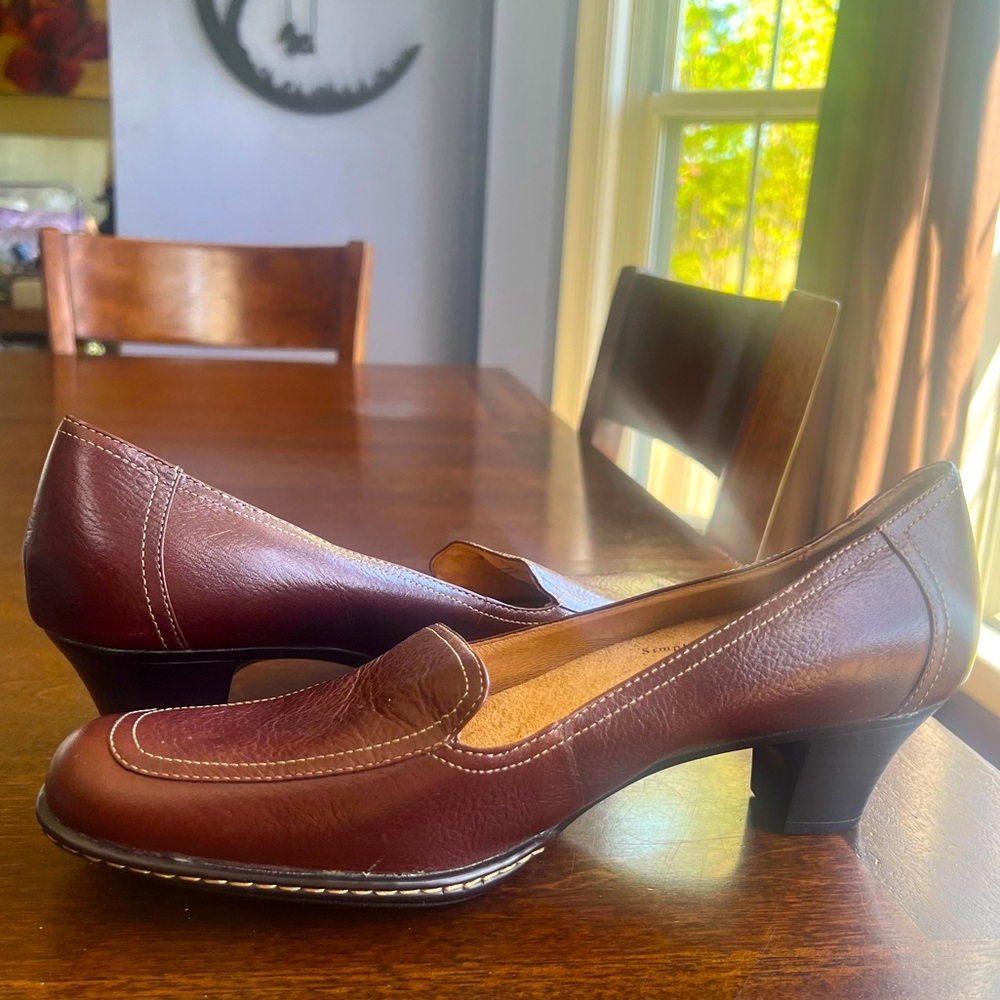 SoftSpots 10W Slip-on Brown Leather Low Heel Loafers NWOT Softly Comfortable